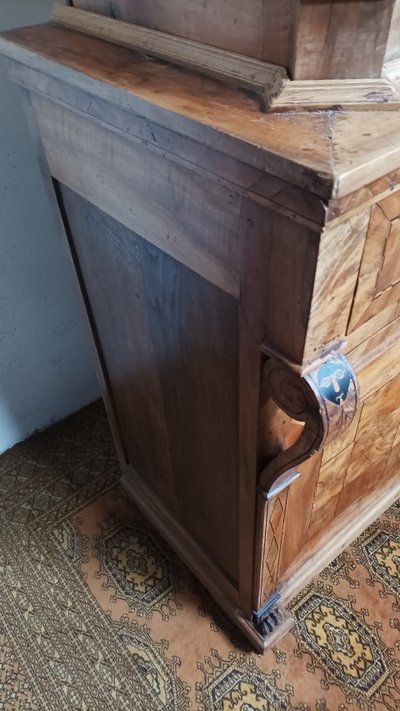 Credenza d'epoca Biedermeier in legno pregiato intarsiato ed ebano