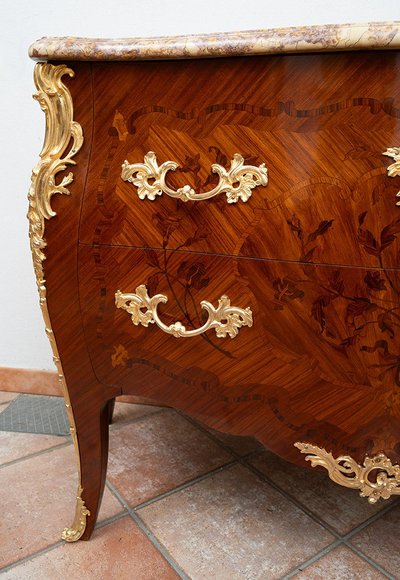 Antico cassettone francese Napoleone III, XIX secolo.