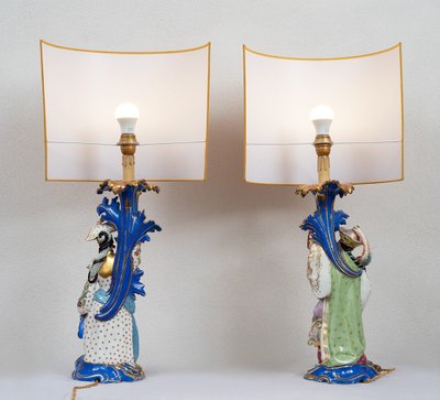 Paire de lampes anciennes en porcelaine dans le goût de Jacob Petit.19ème siècle.
