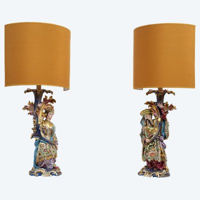 Paire de lampes anciennes en porcelaine dans le goût de Jacob Petit.19ème siècle.