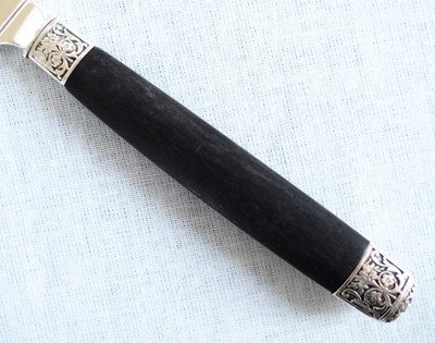 Set di 12 coltelli da frutta in argento massiccio, manici in ebano, marchio Minerve