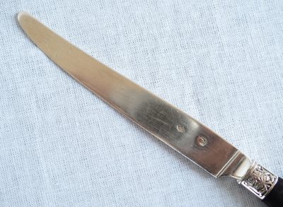 Set di 12 coltelli da frutta in argento massiccio, manici in ebano, marchio Minerve