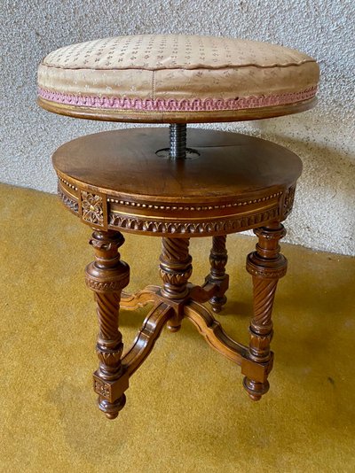 Napoleon III piano stool