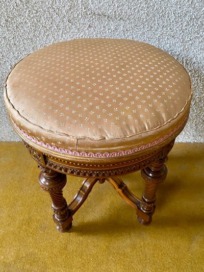 Napoleon III piano stool