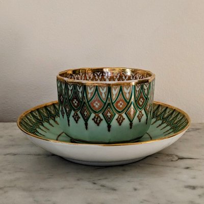 Paris, époque Restauration - tasse à chocolat en porcelaine - troubadour, à la cathédrale