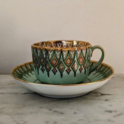 Paris, époque Restauration - tasse à chocolat en porcelaine - troubadour, à la cathédrale