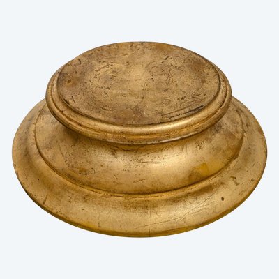 Socle circulaire en bois intégralement doré