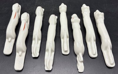 8 KNIFE HOLDERS