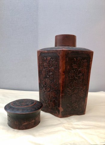Vase with lacquered lid. China, Late 19th Early 20th Century
