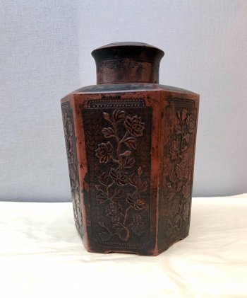 Vase with lacquered lid. China, Late 19th Early 20th Century