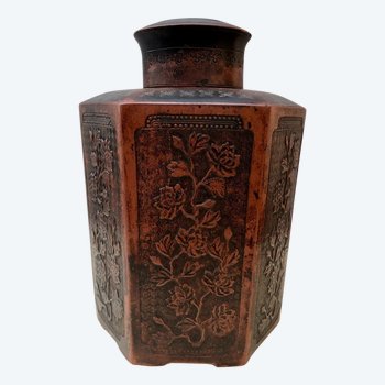 Vase with lacquered lid. China, Late 19th Early 20th Century