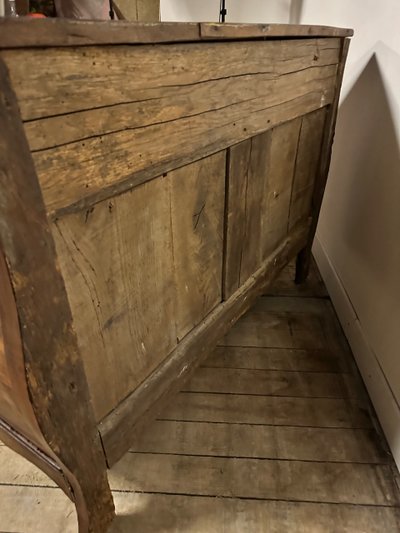 Commode de style Louis XV en noyer époque XVIII eme