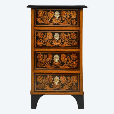 Chiffonnier en marqueterie à décor de fleurs et d’oiseaux époque Louis XIV vers 1700