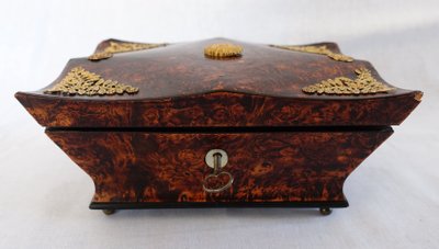 Coffret nécessaire de couture aus massivem Silber, Epoche Charles X