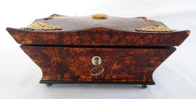 Coffret nécessaire de couture aus massivem Silber, Epoche Charles X