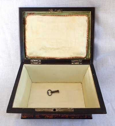 Coffret nécessaire de couture aus massivem Silber, Epoche Charles X