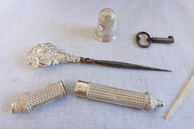 Coffret nécessaire de couture aus massivem Silber, Epoche Charles X