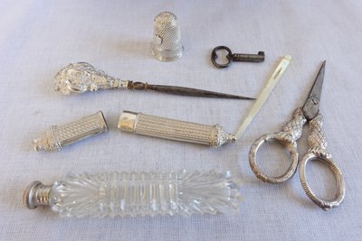 Coffret nécessaire de couture aus massivem Silber, Epoche Charles X