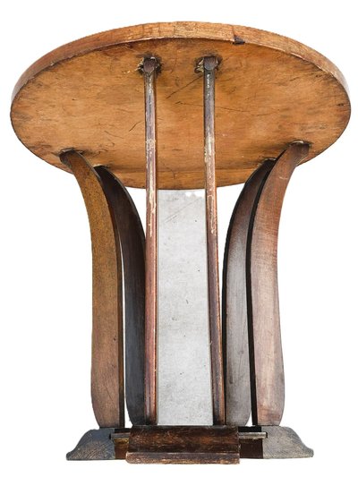 Tavolo con piedistallo