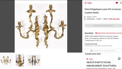 Grande applique cinese del XIX secolo in bronzo dorato e cesellato. Altezza 48 cm