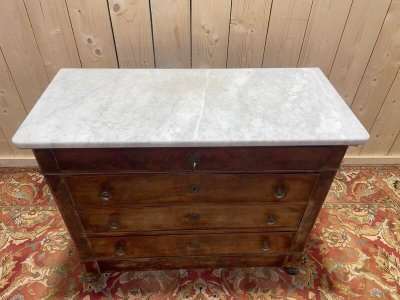 Commode époque Restaurarion en noyer et marbre blanc 