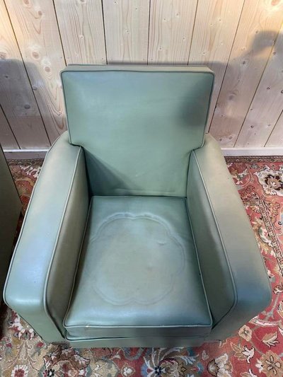 Paire de fauteuils club en Skaï vert 1940