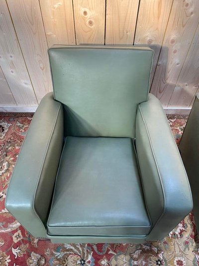 Paire de fauteuils club en Skaï vert 1940