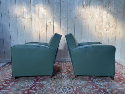 Paire de fauteuils club en Skaï vert 1940