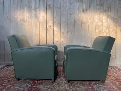 Paire de fauteuils club en Skaï vert 1940