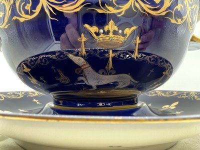 Elegant broth bowl with royal decoration, signed G. Asco - 19th century