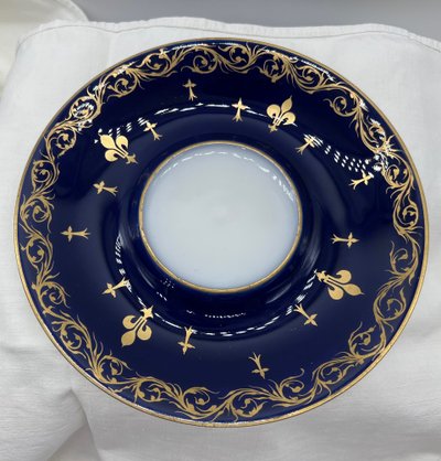 Elegant broth bowl with royal decoration, signed G. Asco - 19th century