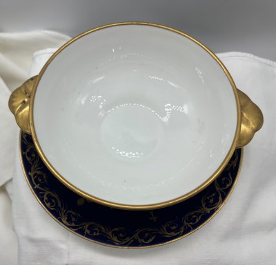 Elegant broth bowl with royal decoration, signed G. Asco - 19th century