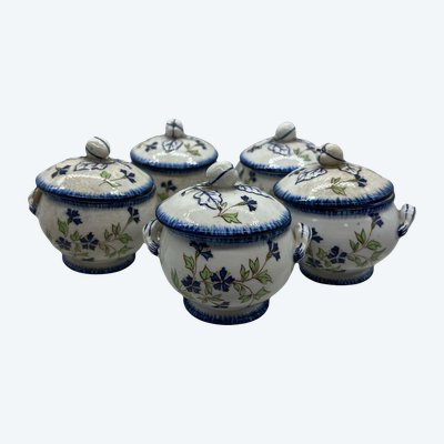 Ensemble de 5 pots de crème anciens – Creil & Montereau – Décor de bleuets – Service barbeau