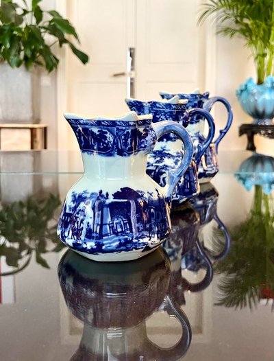Pichets En Céramique Anglaise Ironstone - Carafes - XXe Siècle