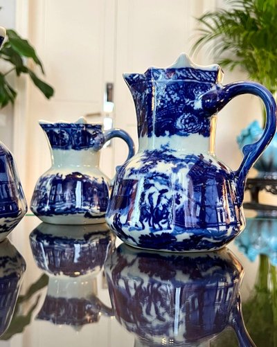 Pichets En Céramique Anglaise Ironstone - Carafes - XXe Siècle