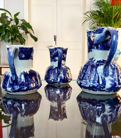 Pichets En Céramique Anglaise Ironstone - Carafes - XXe Siècle