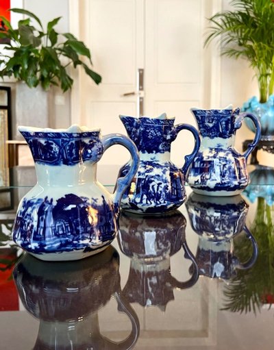 Pichets En Céramique Anglaise Ironstone - Carafes - XXe Siècle