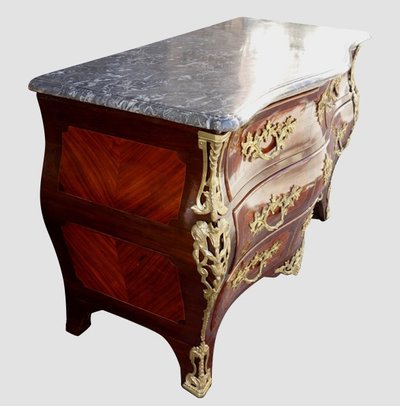 Commode tombeau estampillée Mondon