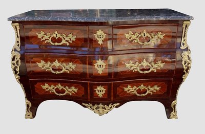Commode tombeau estampillée Mondon