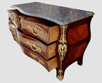 Commode tombeau estampillée Mondon