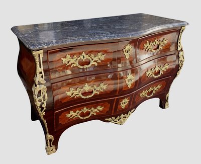 Commode tombeau estampillée Mondon