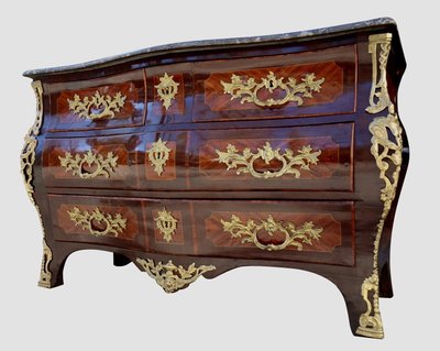 Commode tombeau estampillée Mondon