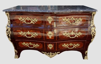 Commode tombeau estampillée Mondon