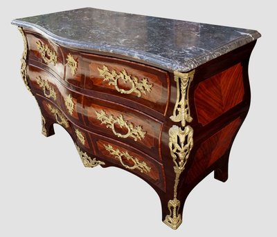 Commode tombeau estampillée Mondon