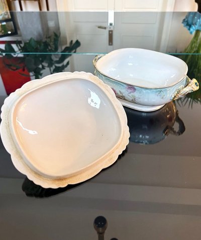 Piatto da zuppa in porcellana pregiata del XIX secolo - Motivo floreale con monogramma