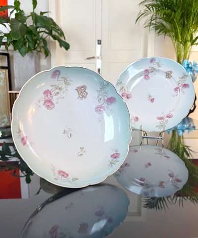 Compotier Et Plat De Service Porcelaine - Décor Monogrammes Fleurs d'œillets