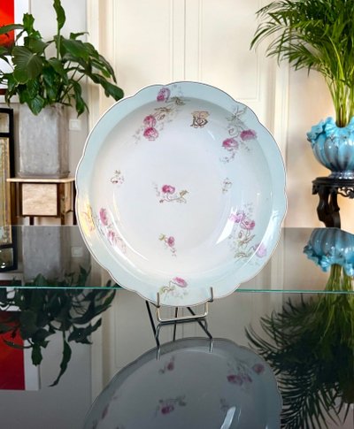 Plat De Service En Porcelaine Monogrammes TB - Décor Floral 