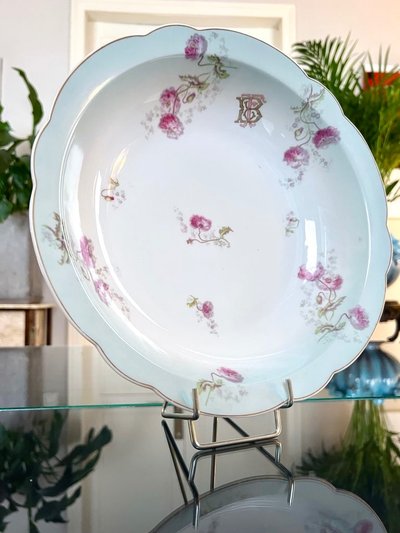 Plat De Service En Porcelaine Monogrammes TB - Décor Floral 
