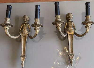 Coppia di appliques in ormolu del XIX secolo, decorate con putti