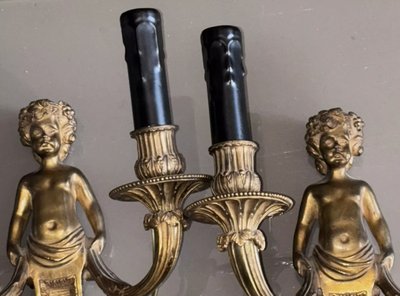 Coppia di appliques in ormolu del XIX secolo, decorate con putti